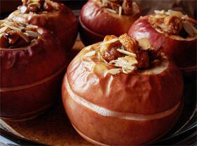 烤苹果干果是胆囊切除后饮食菜单中的甜点